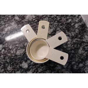 Vintage Pyrex Accessory‎ measuring cups set of 4 off white color baking utensils